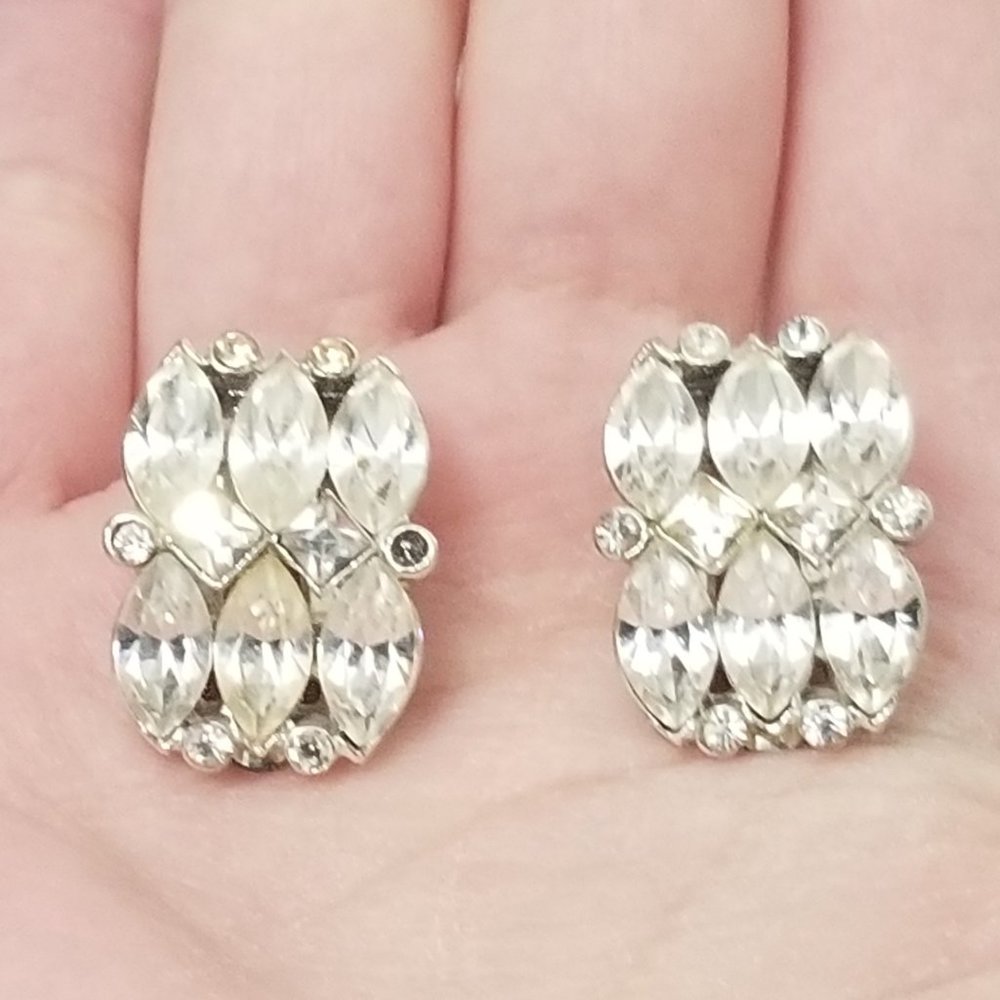 stunning Kramer faux diamond clip earrings - Picture 1 of 10